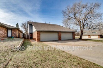 Building Photo - 6004 Paramount Dr