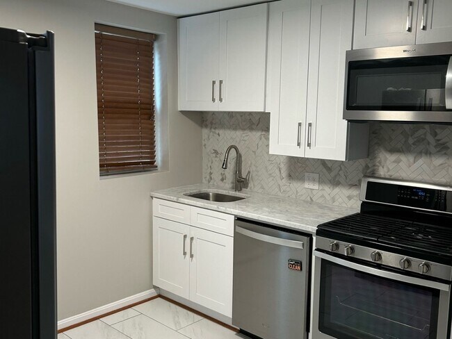 Foto del edificio - 2 Bedroom Townhome in Baltimore