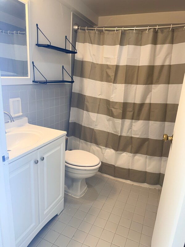 Foto del edificio - 1121 N Waverly Pl