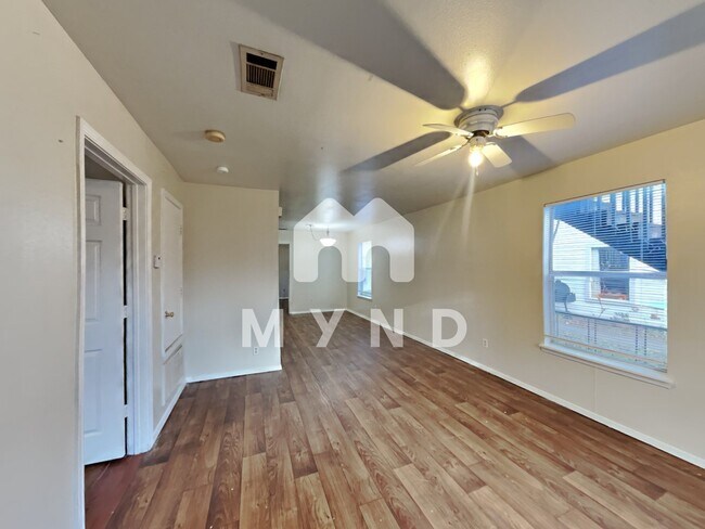 Building Photo - 616 W Martin Luther King Dr Unit 612