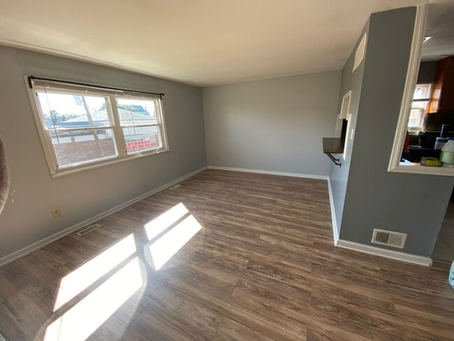 Building Photo - 4421 Strahle St