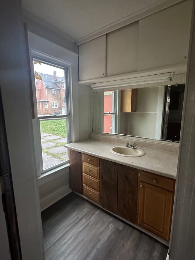 Foto del edificio - Akron single-family home *Accepting 3+ Sec...
