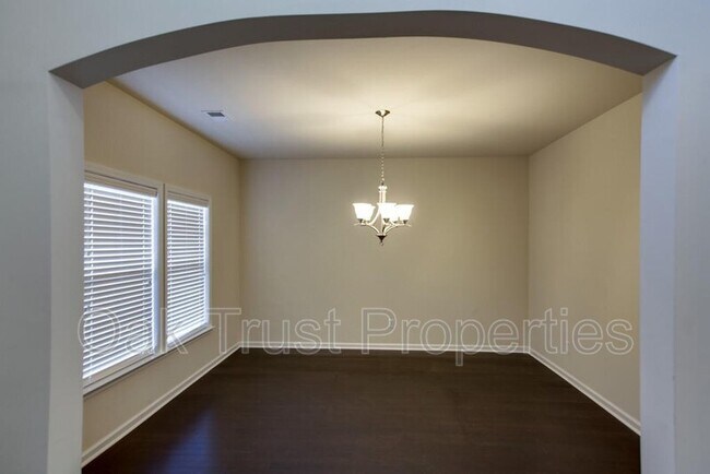 Photo - 1605 Valley Oak Rd House