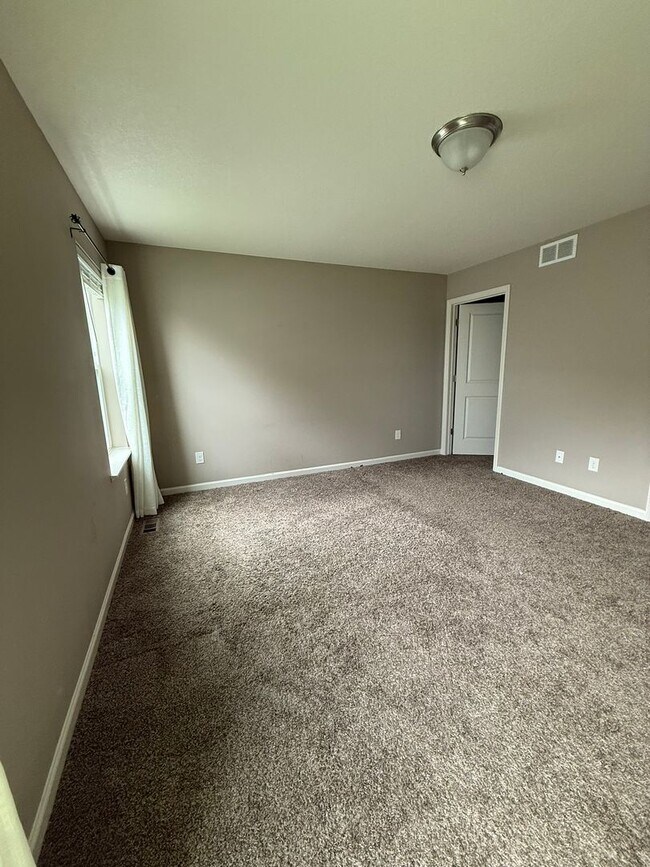 Foto del edificio - Spacious 4?BD | 2?BA Home with Finished Lower Walkout | 3-Car Garage | Woodbury