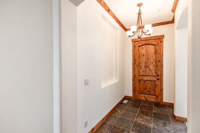 Foto del edificio - Freshly Renovated Deer Mountain Home for Rent NOW!