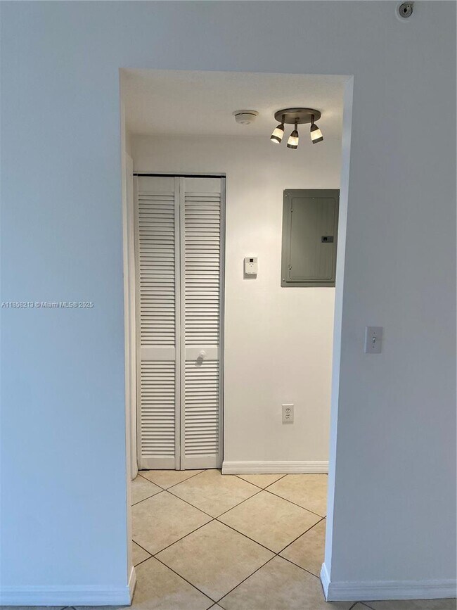 Foto del edificio - 2630 SW 28th St