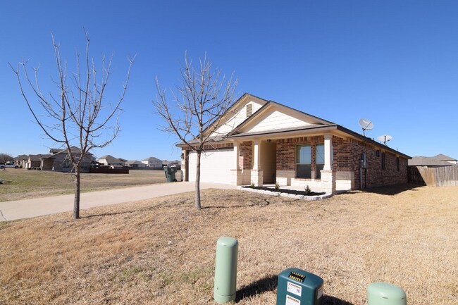 Building Photo - 8494 Lake Pointe Dr