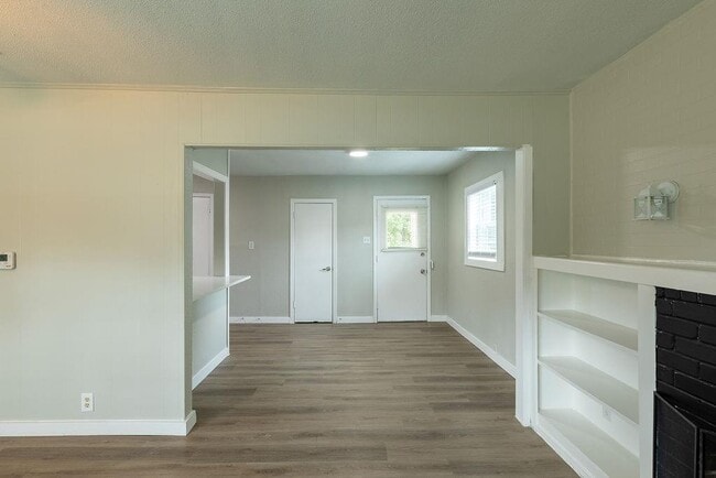 Foto del edificio - 6633 Racine Dr