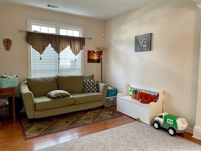 Building Photo - 645 Kimball Parc Way