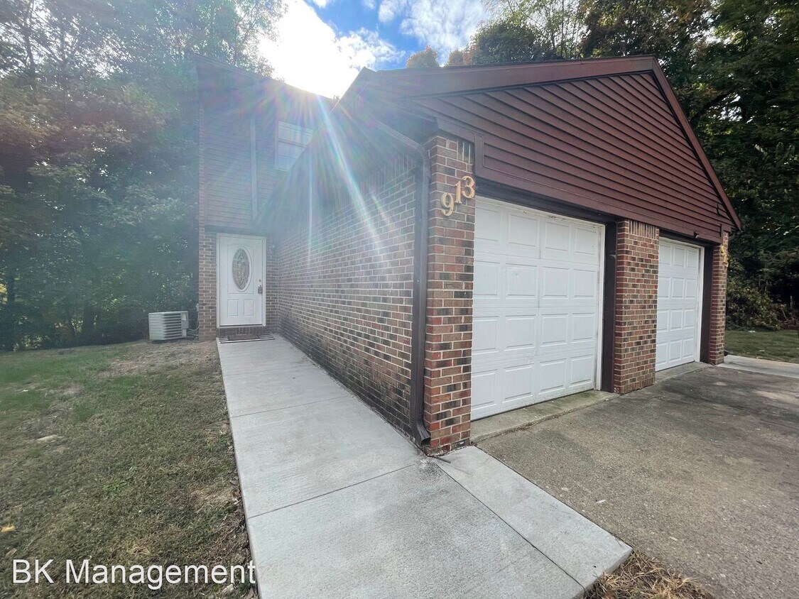 2 br, 1.5 bath House 913 Indian Springs House Rental in