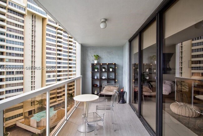 Foto del edificio - 9 Island Ave