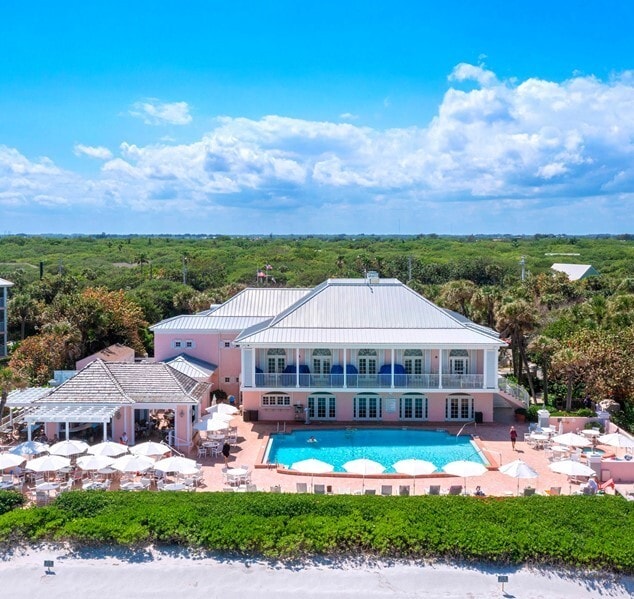 Building Photo - Oceanfront Walk-Out Condo