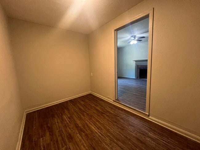 Building Photo - 3 bedroom 2 bathroom home