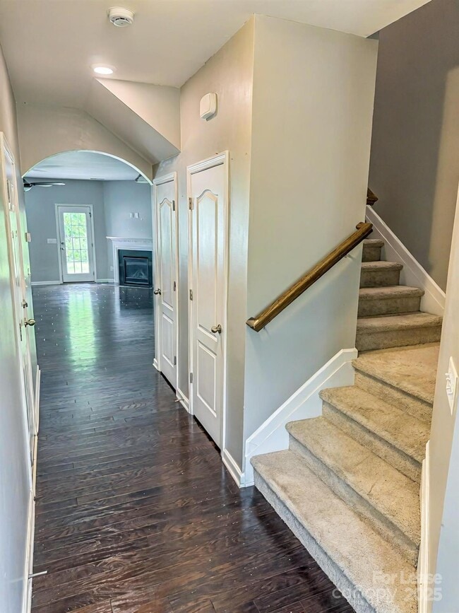 Building Photo - 2752 Sawbridge Ln