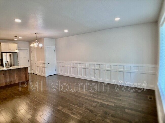 Foto del edificio - 269 E Ellen Ln