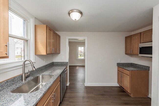 Foto del edificio - 21870 Ball Ave