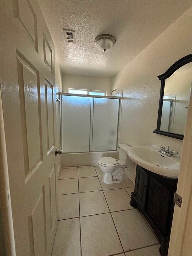 Foto del edificio - 830-828 W 71st St