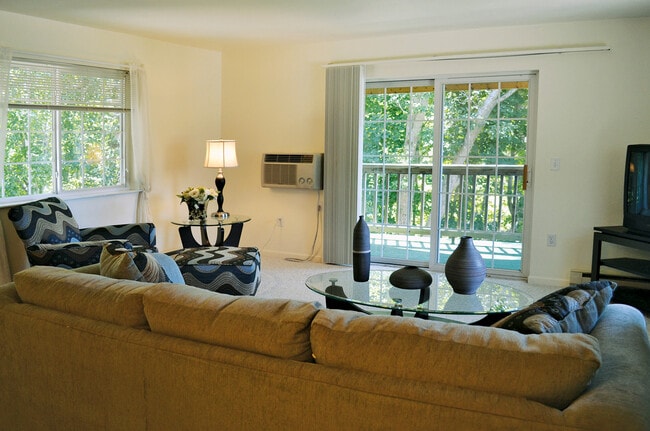 Building Photo - Big Hill Regency House