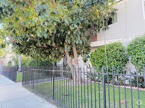 Building Photo - 6633 Woodley Ave
