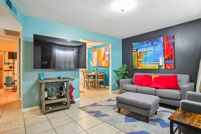 Foto del edificio - 8046 E Oak St