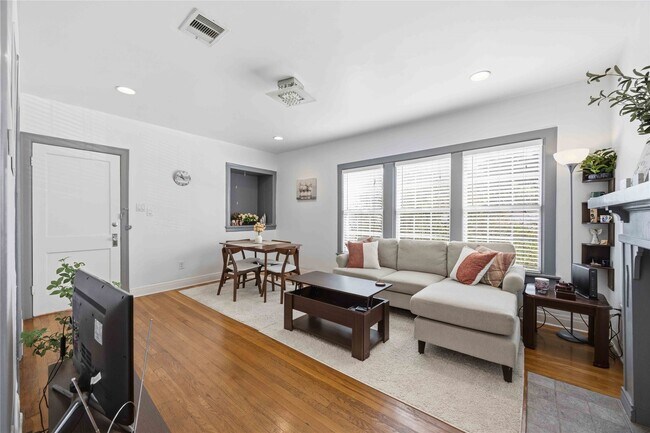 Building Photo - 1546 Lombardy St