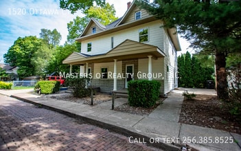 Building Photo - 1520 Ottawa Ct