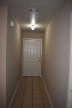 Building Photo - 837 Lakeview Dr
