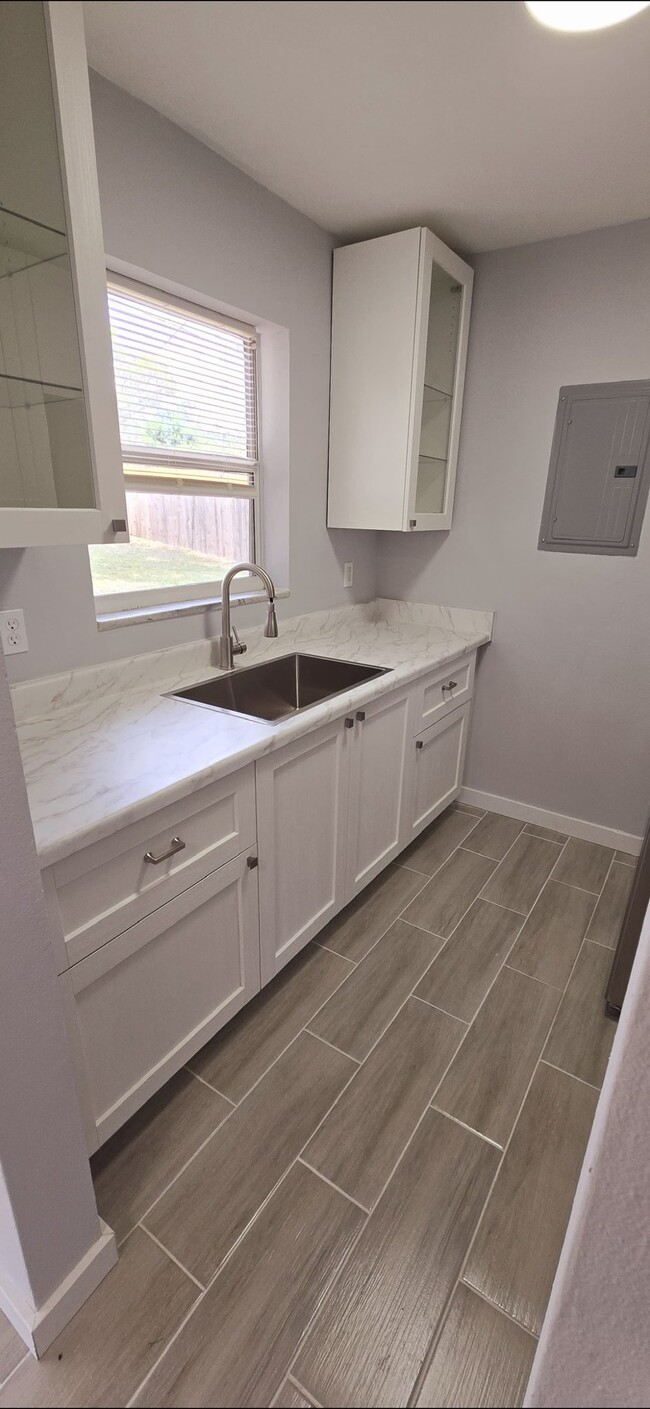 Building Photo - 1196 Fountainhead Dr