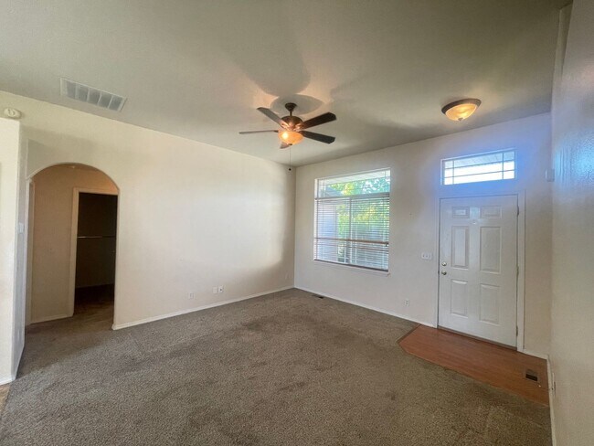 Foto del edificio - Sunshine Meadow 3 Bed/2 Bath Rancher