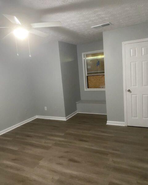 Foto del edificio - 1136 Summer Brook Rd