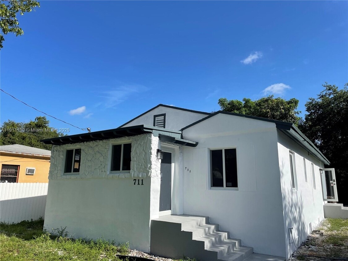 Primary Photo - 711 NW 55th St