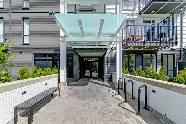 Building Photo - 10168-10168 149 St