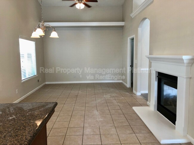 Building Photo - 546 Everglade Ave