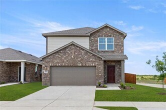 Building Photo - 5919 Sahara Dr
