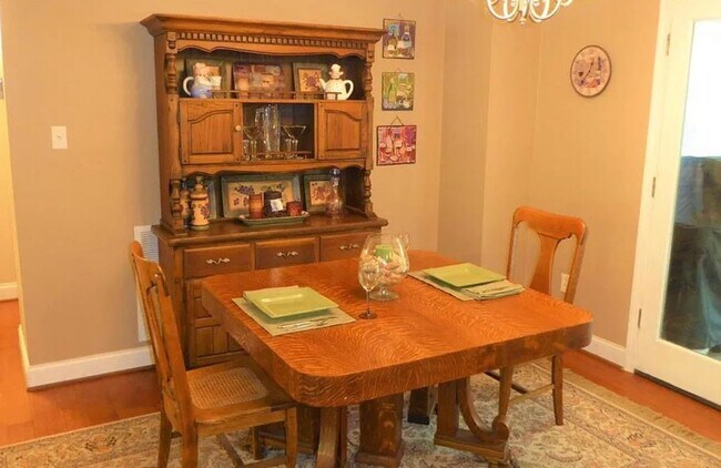 Foto del edificio - 402 Mt Airy Rd