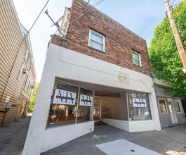 Building Photo - 6011 Vine St
