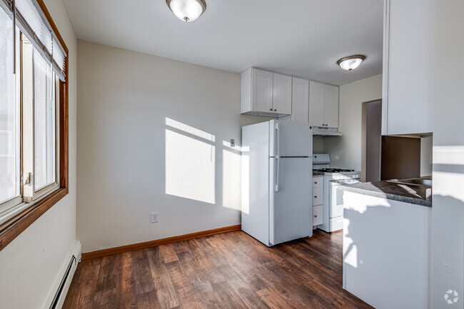 1907 Colfax Ave S - 1BR, 1BA - 550SF - Dining Room and Kitchen - 1907-1917 Colfax Ave S.