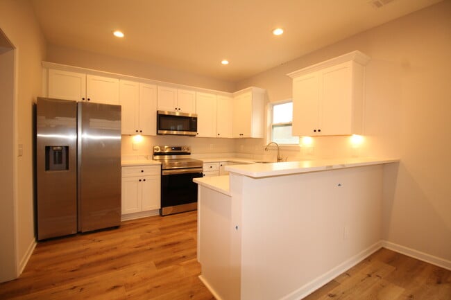 Building Photo - 63 Fairview Oak Trce