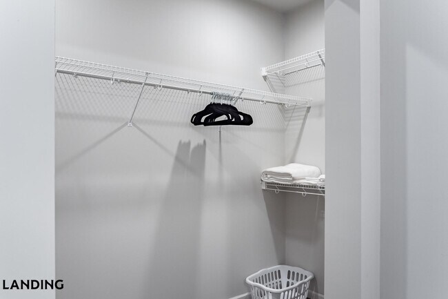 Foto del edificio - 2023 N Broadmoor Ave