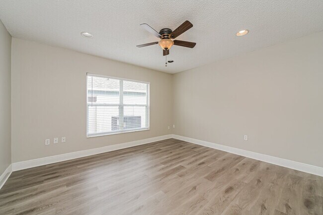 Foto del edificio - 4235 Mendenwood Ln