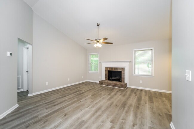 Foto del edificio - 6262 Morehead Rd
