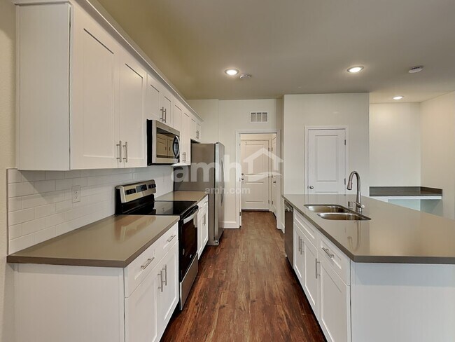 Building Photo - 8830 Tiger Tooth Ave
