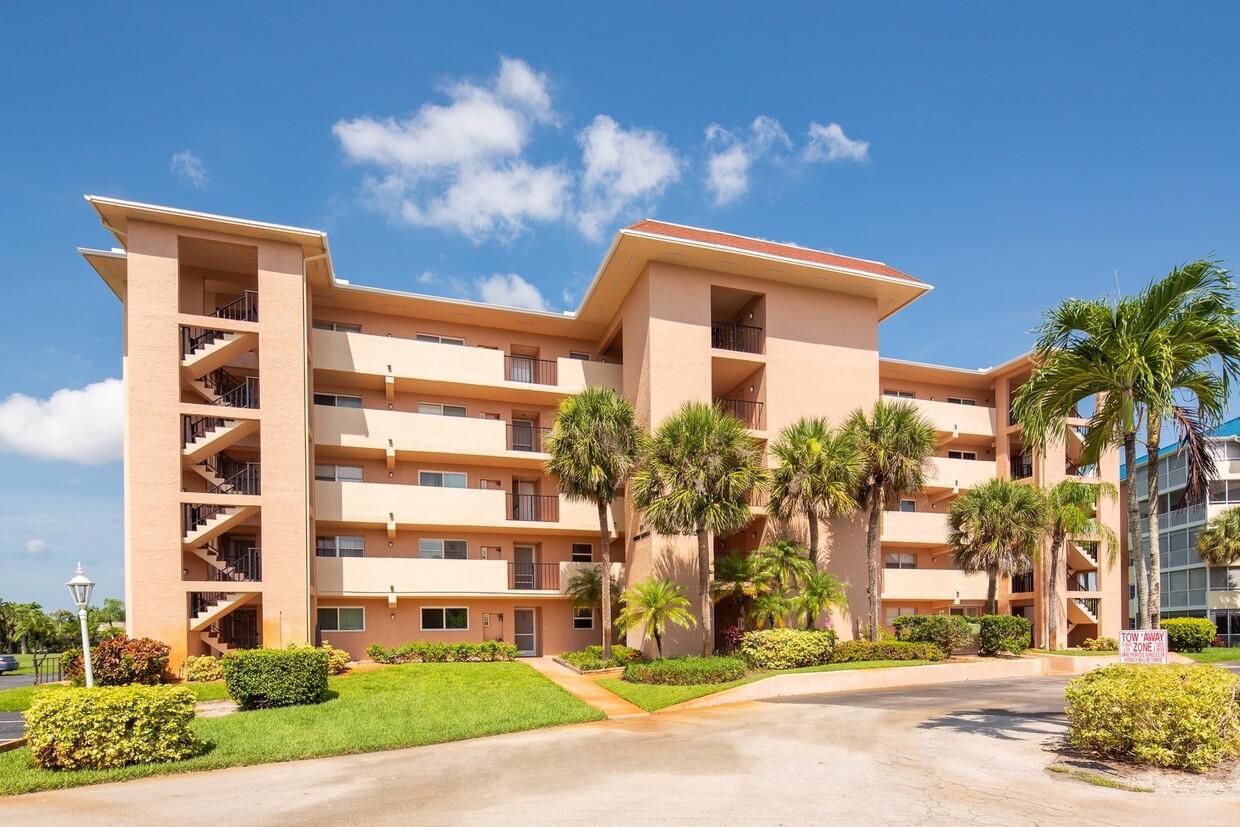 Primary Photo - ** FAIRWAY GARDENS AT LELY ** 2 BED / 2 BA...