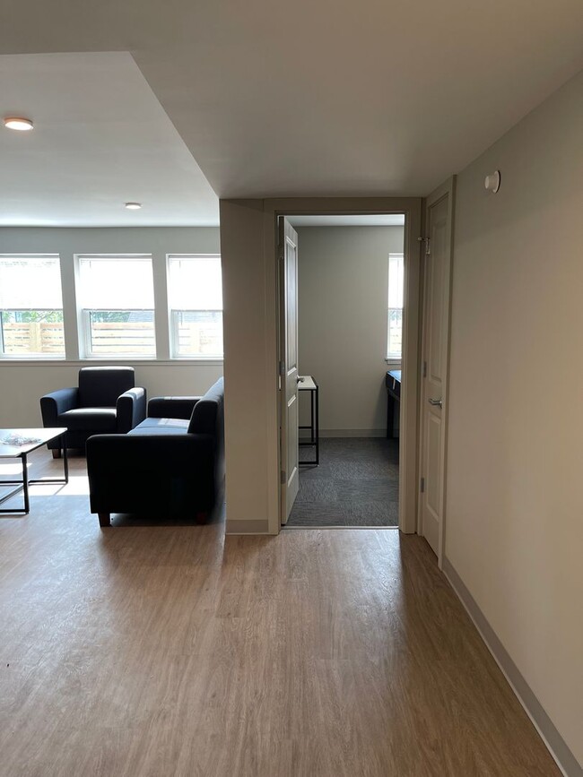 Interior Photo - 126 College Ave
