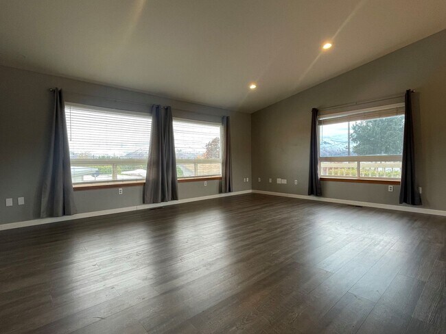 Foto del edificio - 1138 N Baker Ave