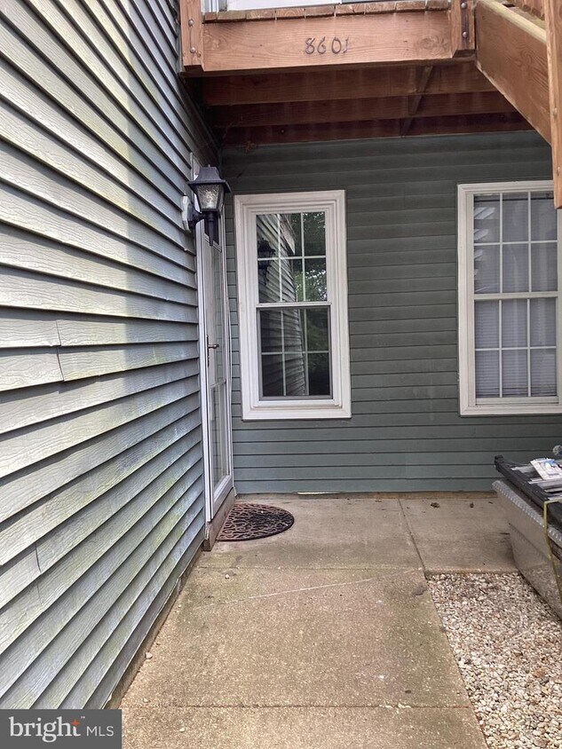 8601 Beekman Pl Unit 1A, Alexandria, VA 22309 Room for Rent in