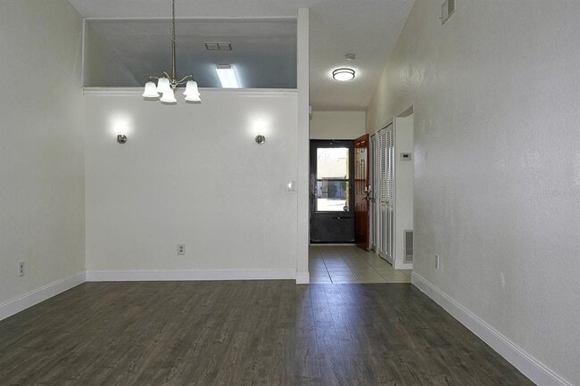 Building Photo - 1382 Hendren Dr