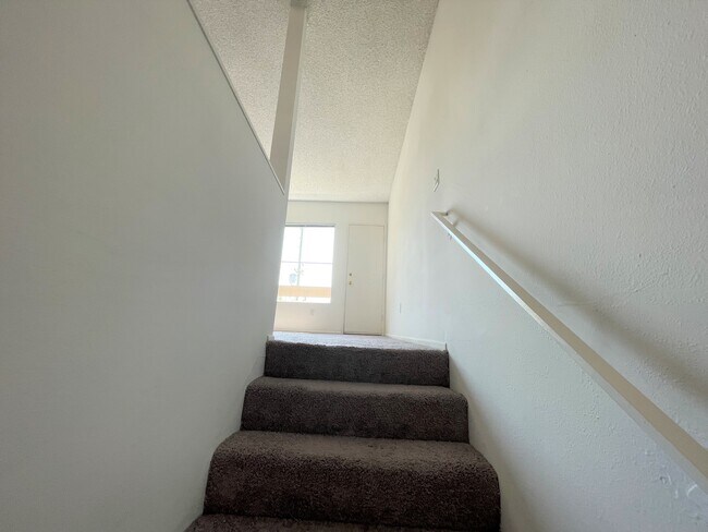 Building Photo - 4747 Kester Ave