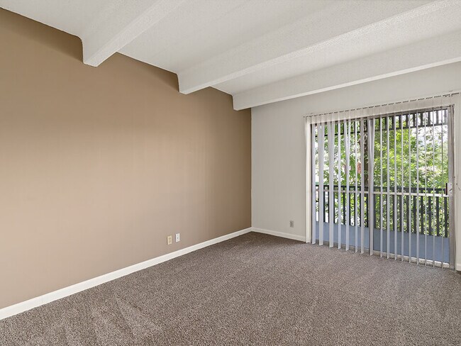 Sala de estar con Conectado Patio/balcón - La Vida Buena Apartments