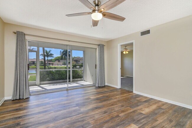 Foto del edificio - 1020 Palm View Dr